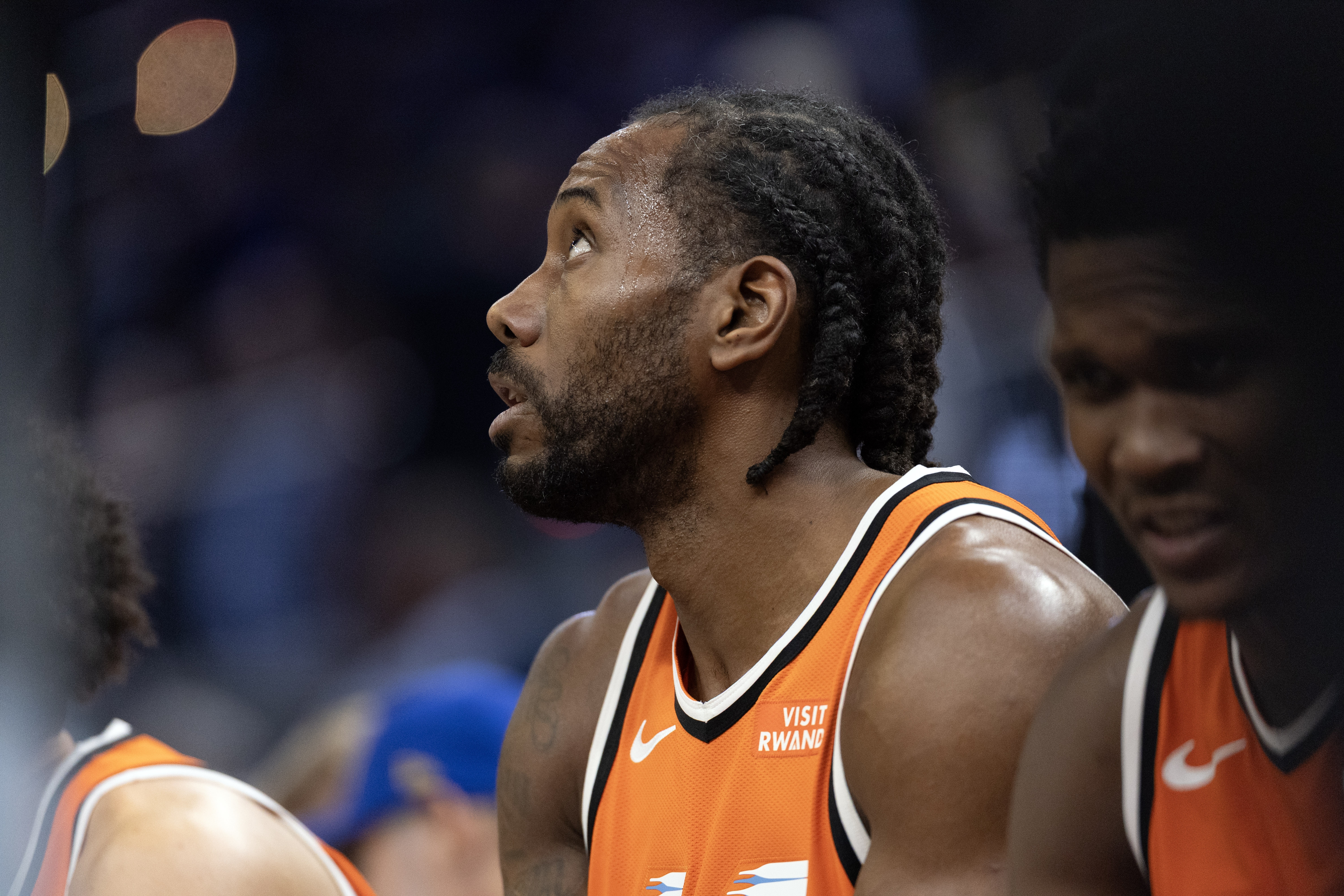 开云体育app-20中15&amp;正负值+41！解说：小卡的表现像写好的程序一样精密又高效